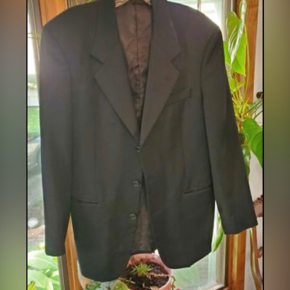 Trieste 100% wool 3 button mens jacket/blazer. Size 36R EUC